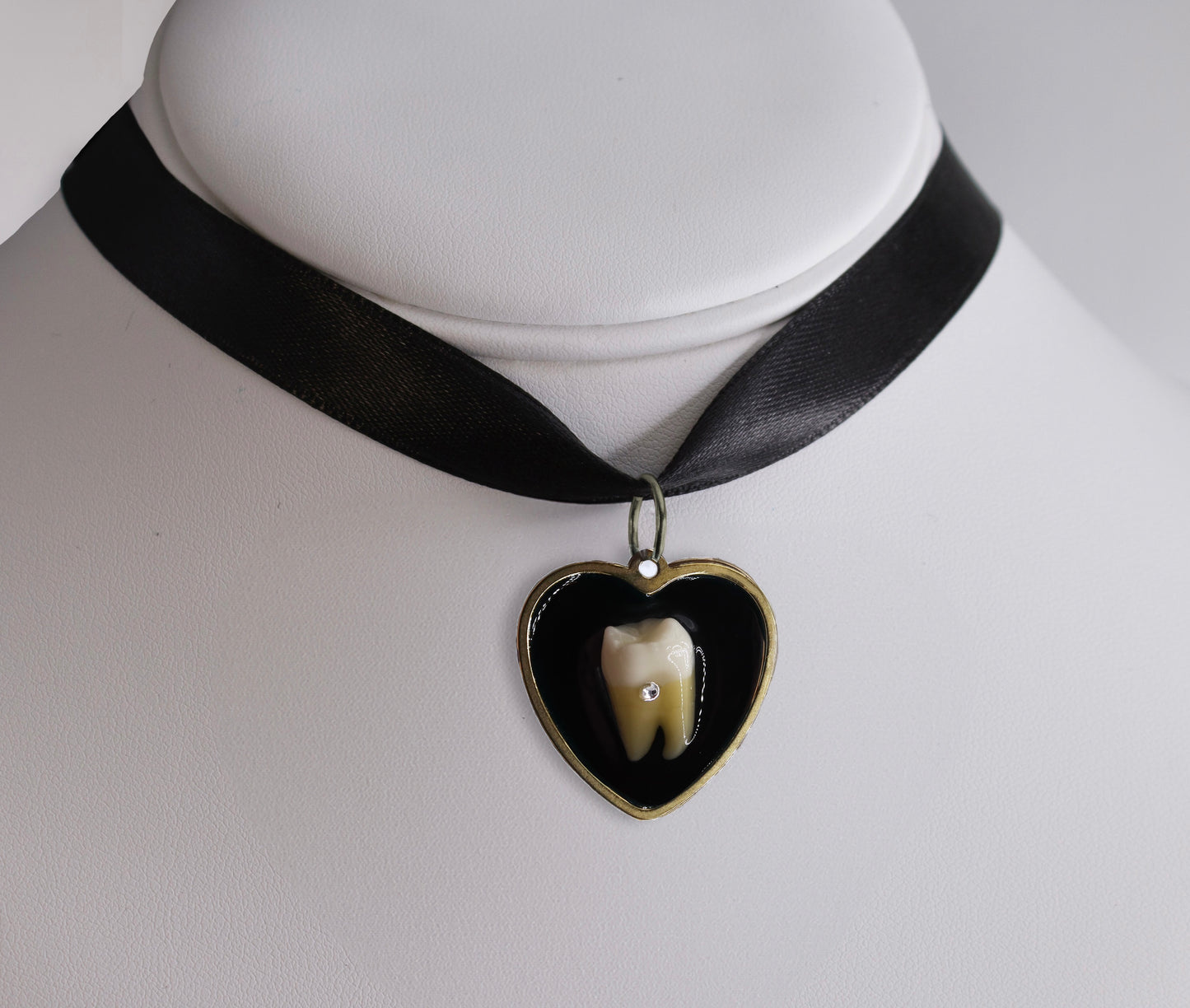 Romantic Idealism Choker