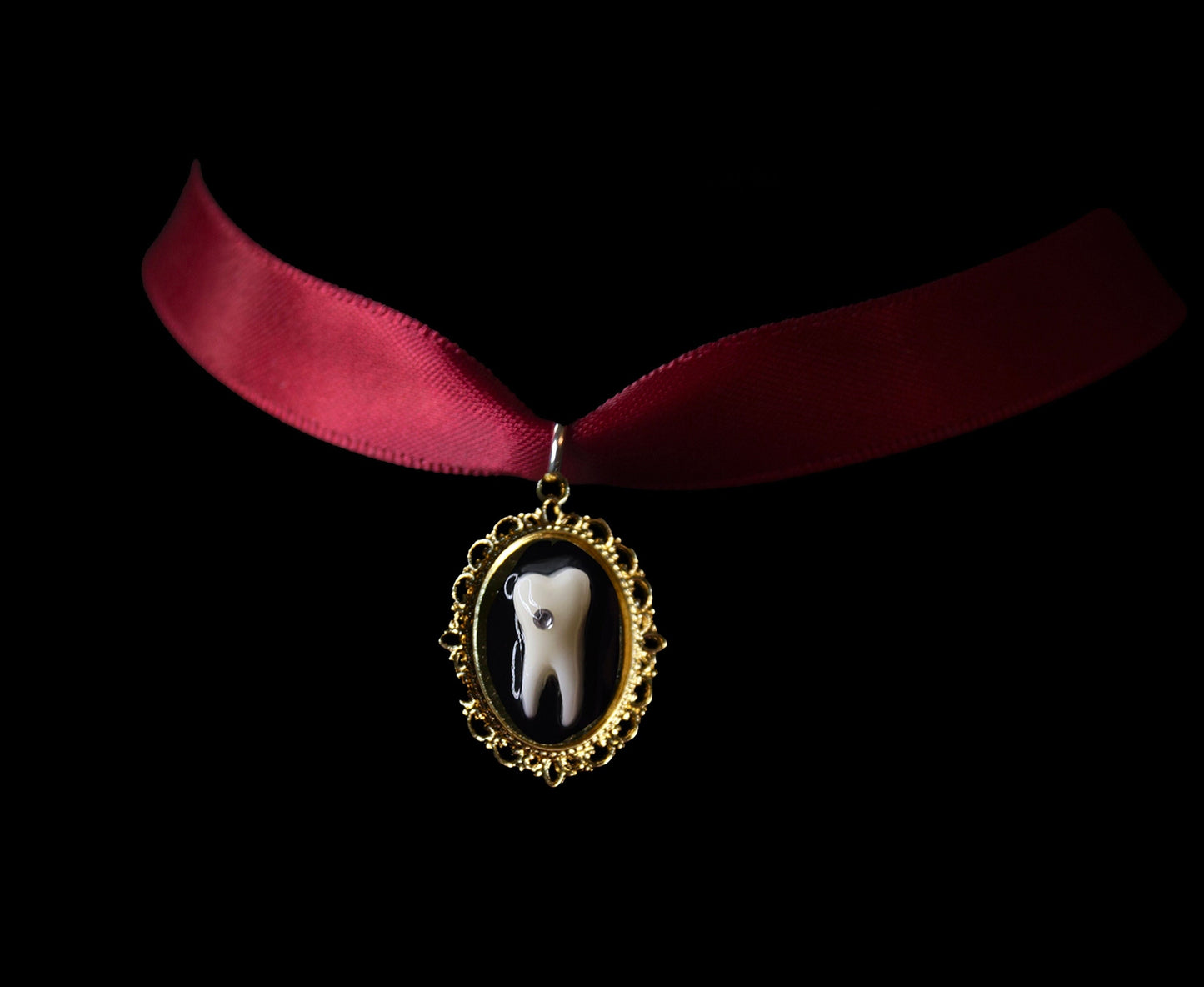 Filled Cavity Ribbon Choker