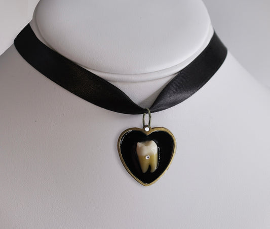 Romantic Idealism Choker