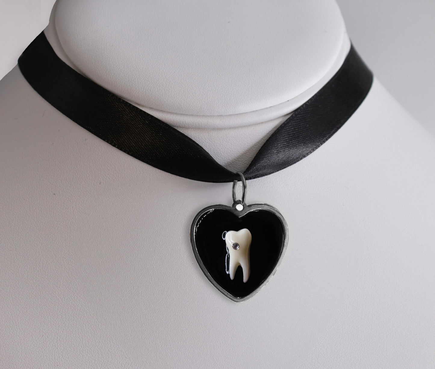 Romantic Idealism Choker