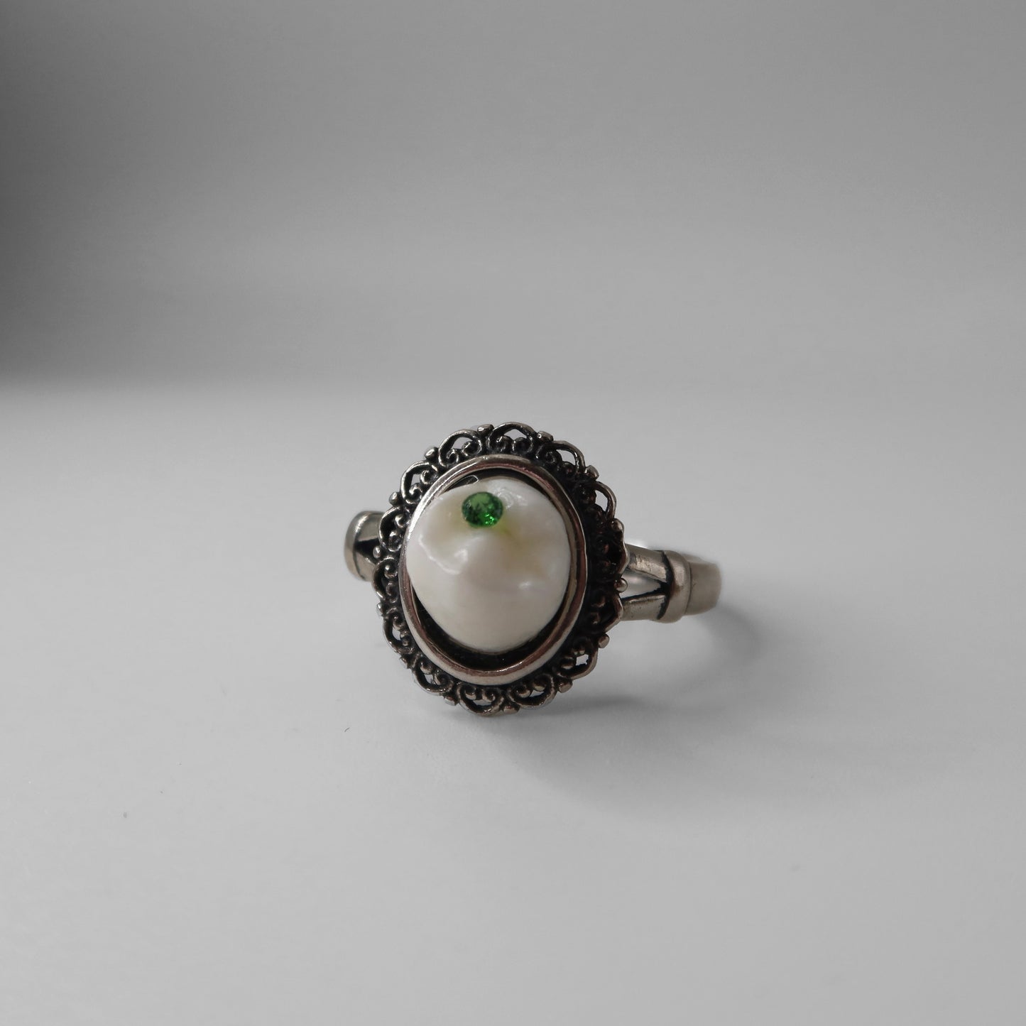 Filled Cavity Molar Ring With Uranium Glass