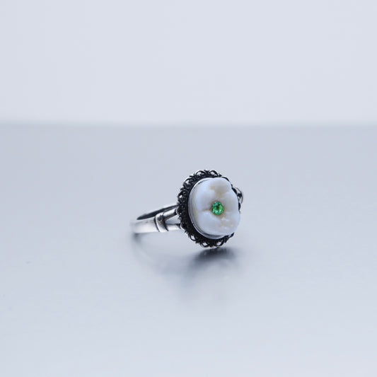 Filled Cavity Molar Ring With Uranium Glass