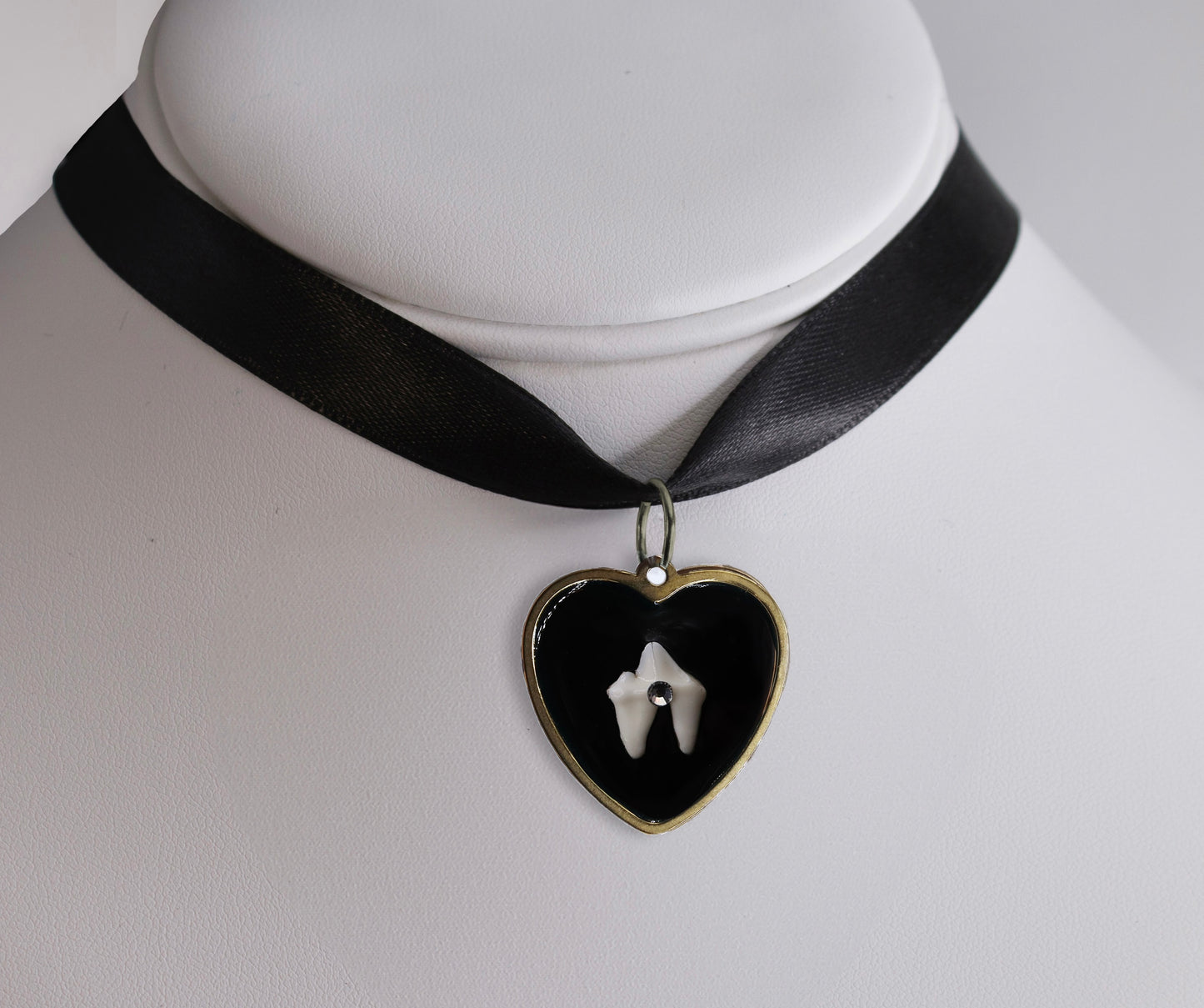 Romantic Idealism Choker
