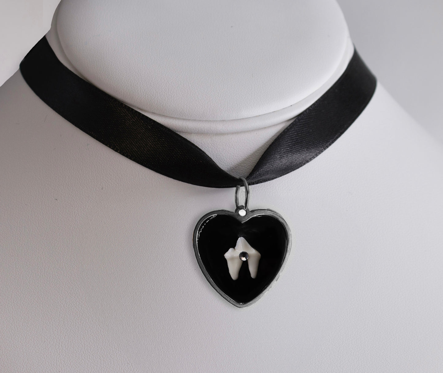 Romantic Idealism Choker