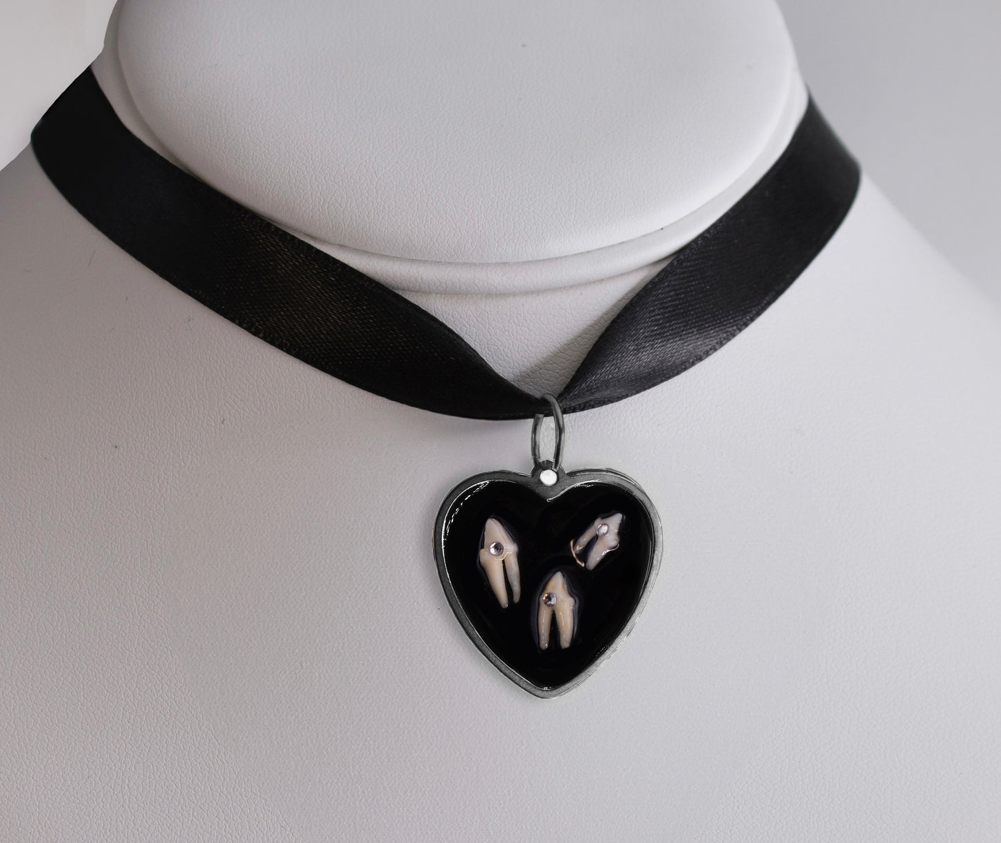 Romantic Idealism Choker