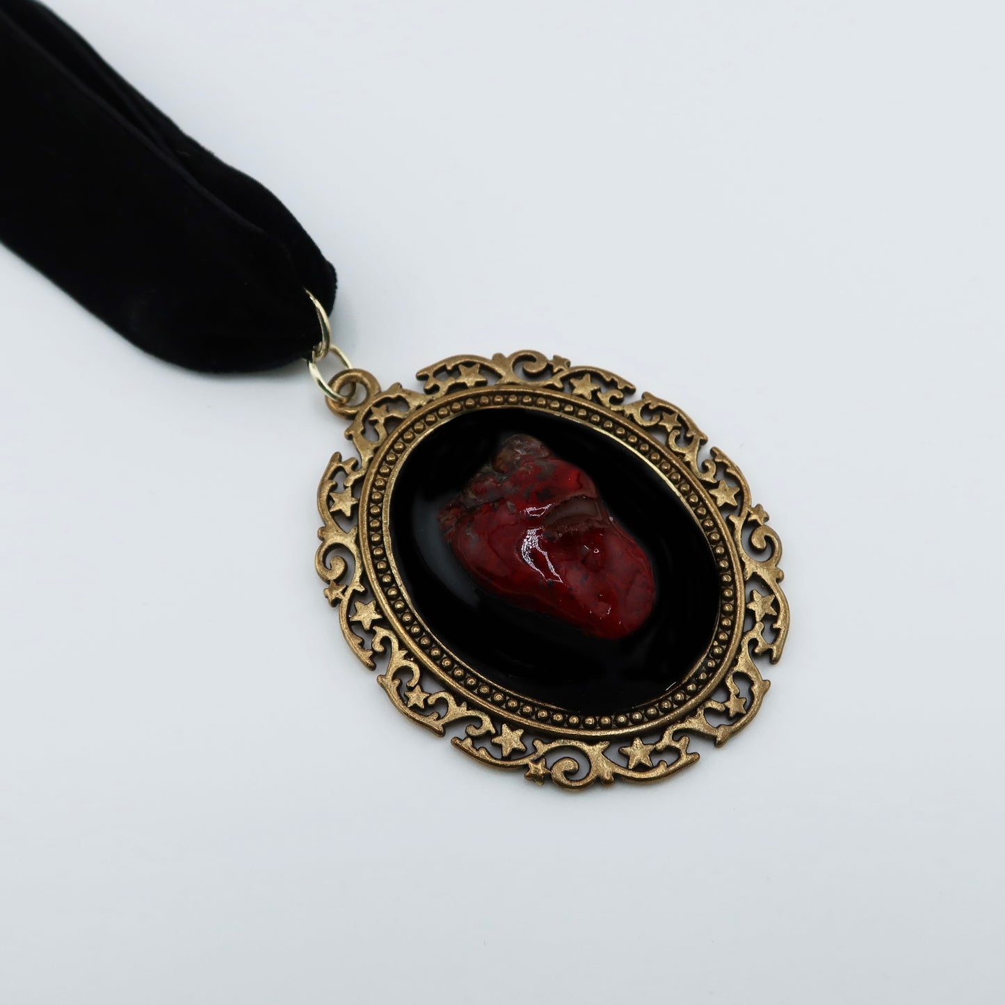 Rotten Hearted Ribbon Choker Velvet
