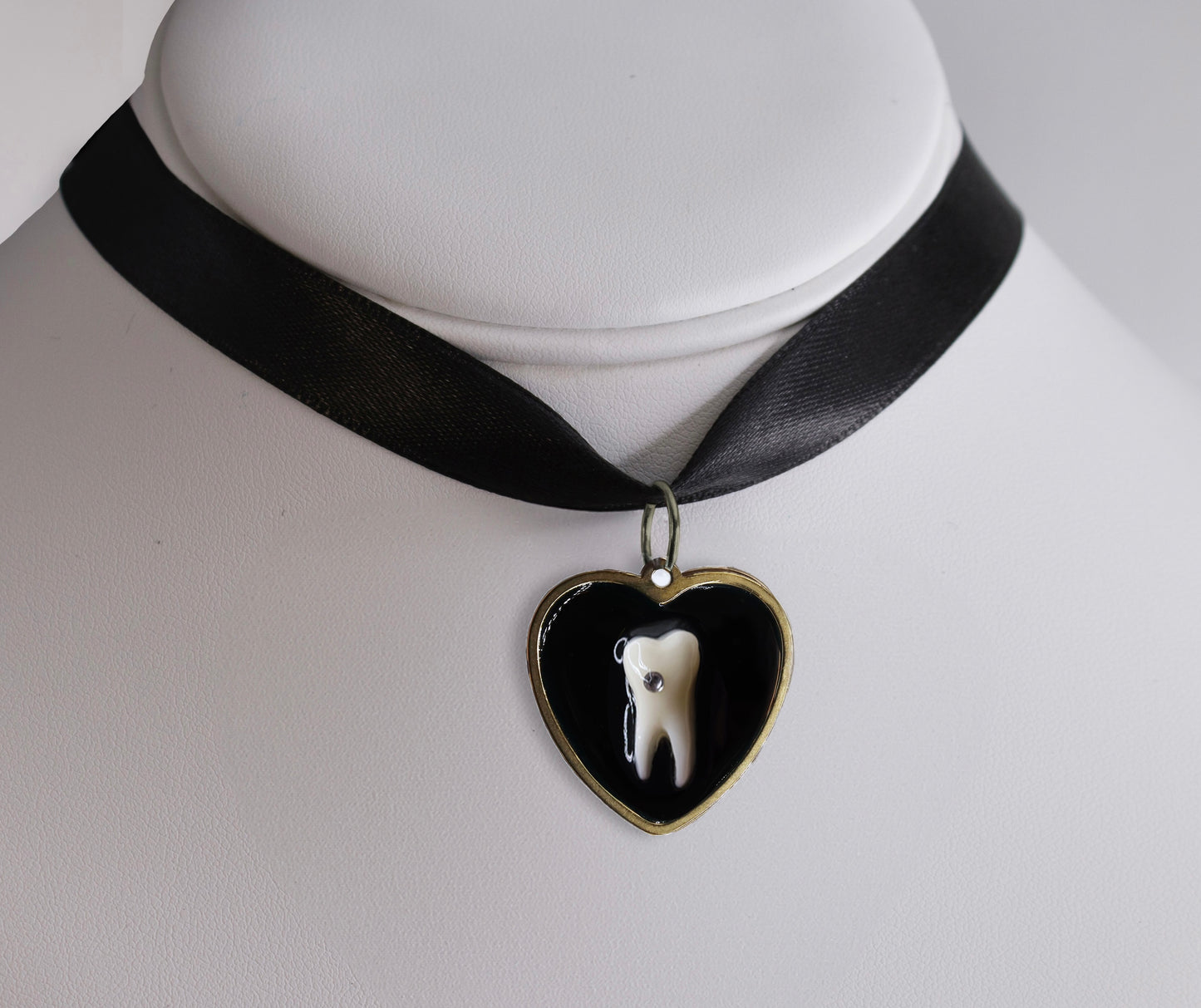 Romantic Idealism Choker